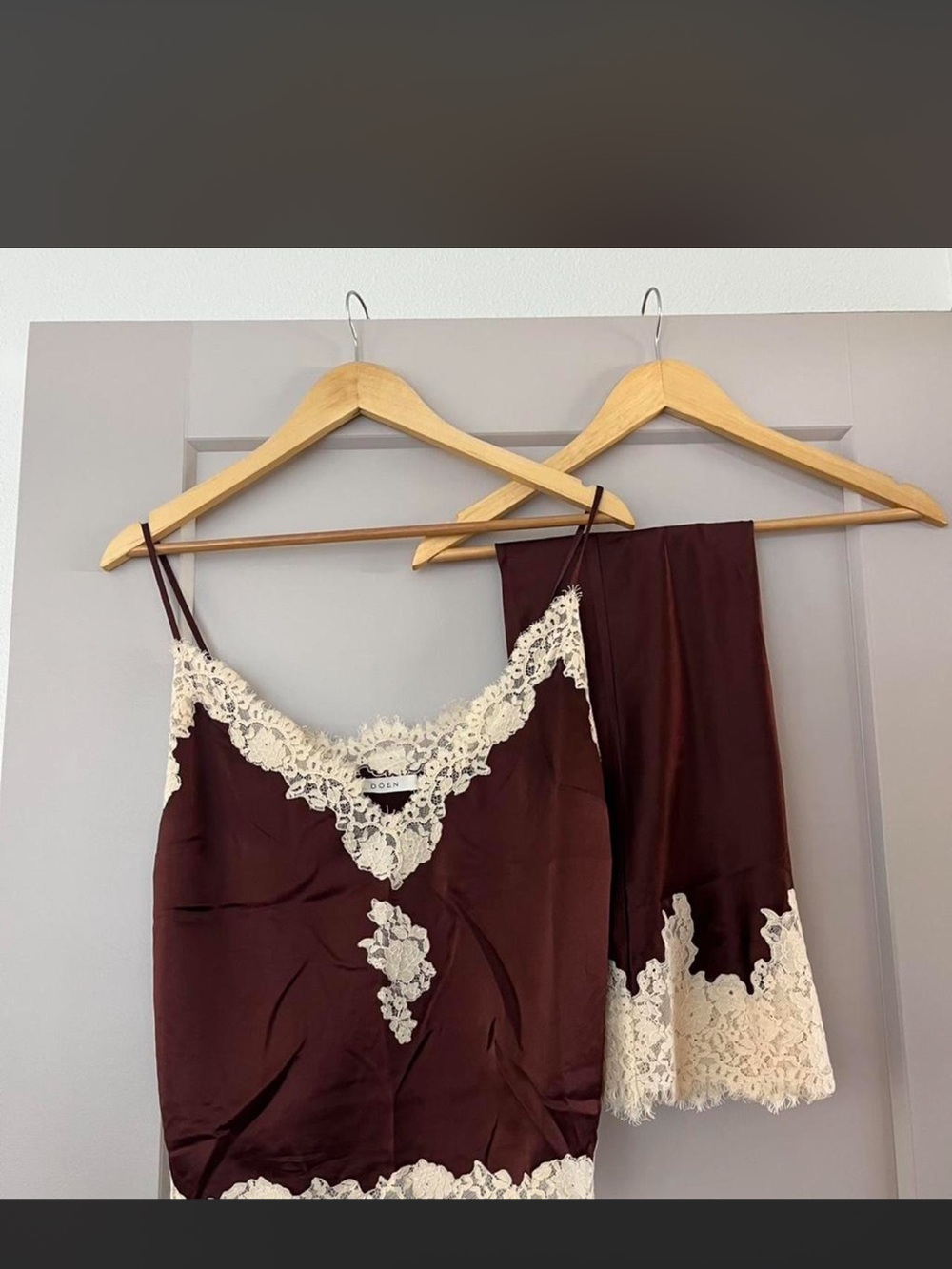 Doen Kira silk top in Cafe